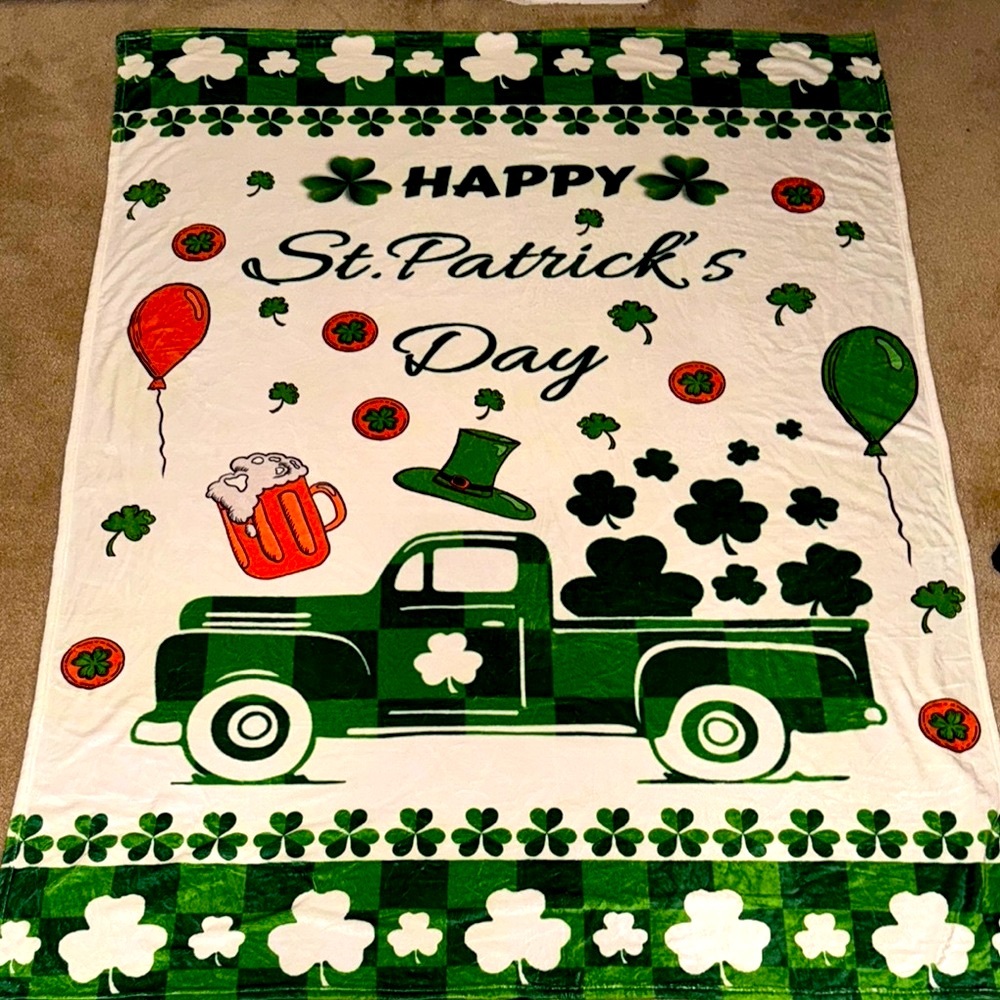 Festive St. Patrick's Day Green and White Throw Blanket, NWOT